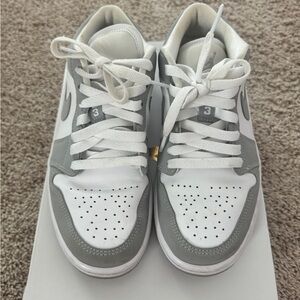 jordan 1 low wolf grey women’s size 6.5